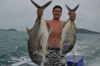 Таиланд, остров Пхукет: морская рыбалка за каранксом при сильной волне в три-четыре метра