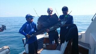 Таиланд, Пхукет: первая морская рыбалка с детьми, тунцы и пойманный парусник