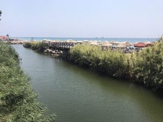 Турция, Анталийское побережье: морская рыбалка с пирса утром и ограничения на спиннинг