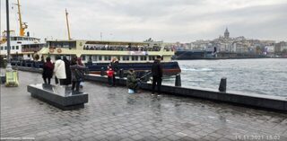 Стамбул, Турция: морская рыбалка у моста на отводной поводок при течении
