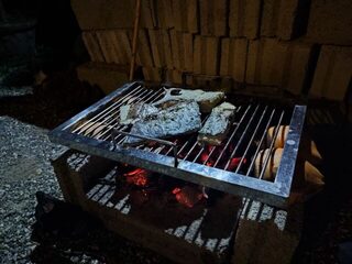 Гриль из кирпичей и мачете для улова на Шри-Ланке