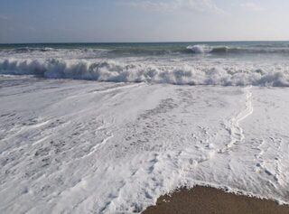 Кызылот в начале апреля: шторм, мутная вода, пилькер 14 г и мелануры на минисиликон