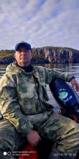 Белое море, Чупа, Карелия: лодка у скалы Соколка и печень трески на отдыхе