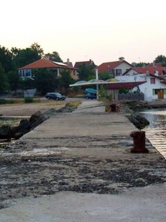 Болгария, Бургас: ранним утром морская рыбалка на ставриду в Японском порту после грозы