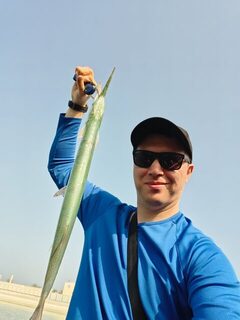 Рыбалка в ОАЭ на насыпи в заливе: хамур, карасики и сарган около метра