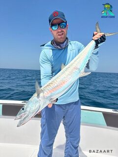 Две точки у Абу-Даби: queenfish 5-7 кг рядом и kingfish 6-9 кг дальше